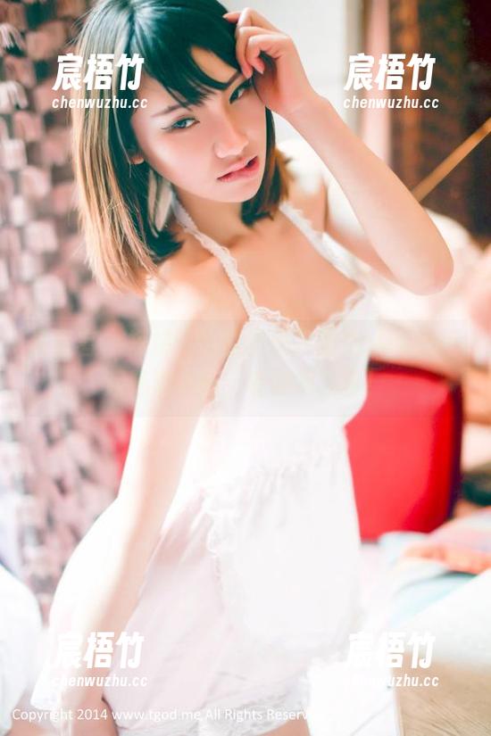 青豆客 - 短裤，也能上天？跟Sayaka一起精选美图，看腿美入骨！