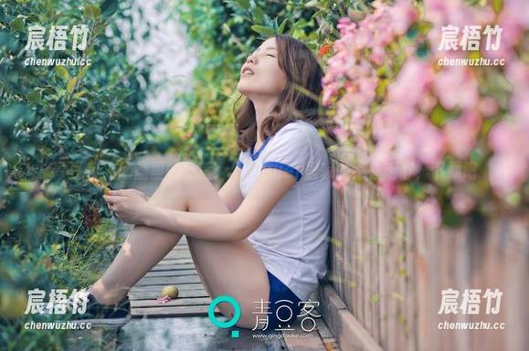 青豆客 - 网盘里的舒适：伍月yuer居家的不在话下，下载吧
