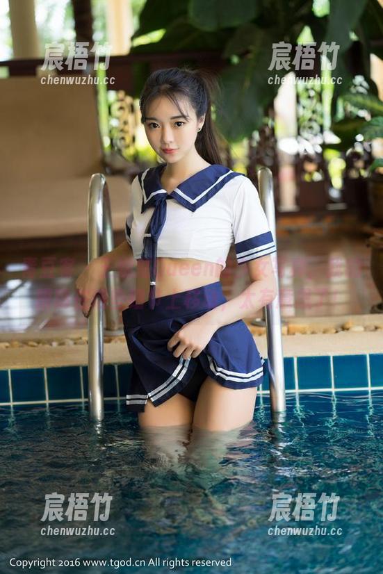 青豆客 - 王婉悠Queen的少女写真，我的眼睛在这些细节上移动，太有意思了！
