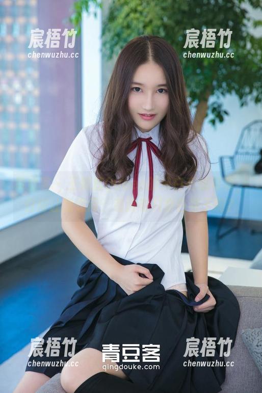 青豆客-王婉悠Queen 青豆客 - 王婉悠Queen的纯白在线写真,白得让我想问:有没有只穿白袜子啊?