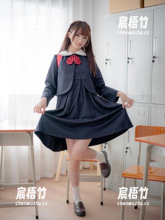 红裙背后的魔物喵nigisa，图包里的稀奇古怪