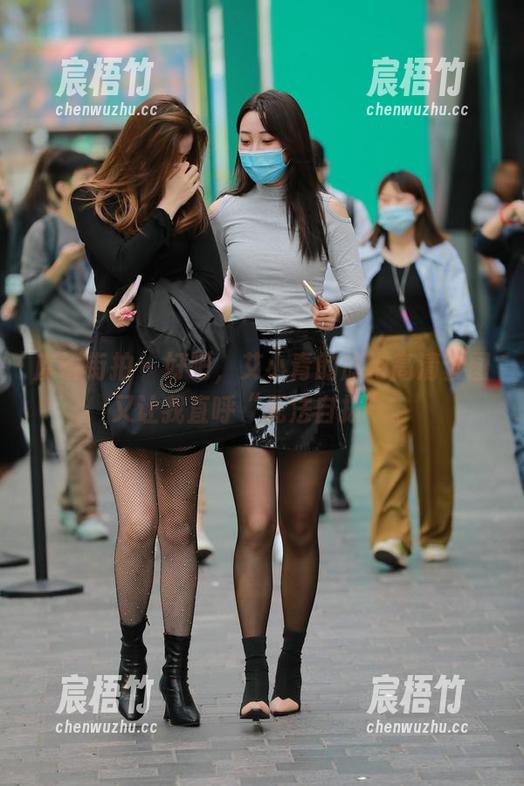 魔镜街拍 - 好吧，艾小青的旗袍高清套图又让我直呼“无法自拔”。