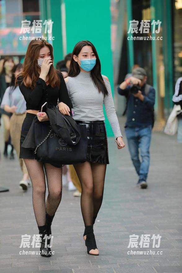 魔镜街拍 - 艾小青的睡衣福利，连我都想早点回家了……