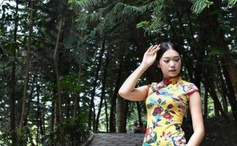 魔镜街拍黑丝漫游，和闺蜜的图集兄弟情，下载后慢慢欣赏。