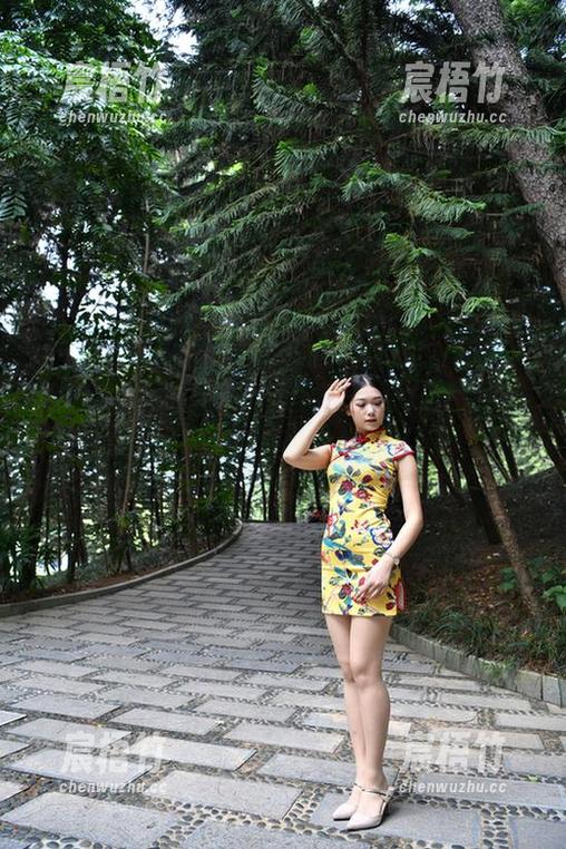 魔镜街拍黑丝漫游，和闺蜜的图集兄弟情，下载后慢慢欣赏。
