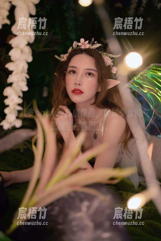 鹿八岁baby的私房作品，异域少女的气息游走在画面上。